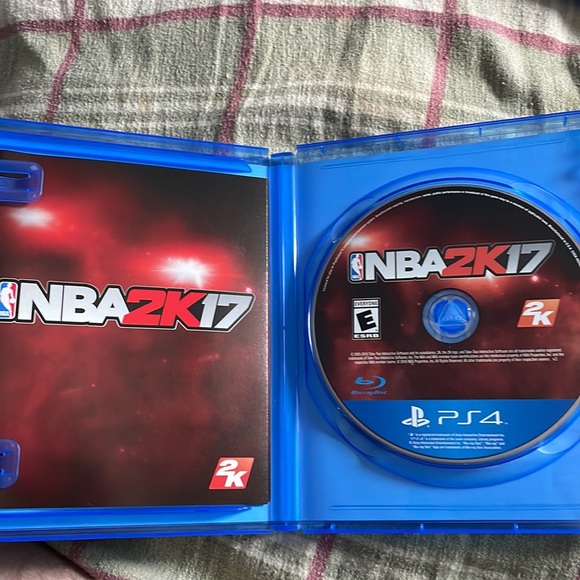NBA 2K 21 and 17 BUNDLE - Picture 7 of 7